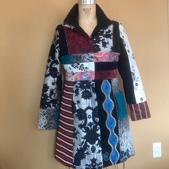 Exquisite Tapestry Coat - Picture 4 of 16